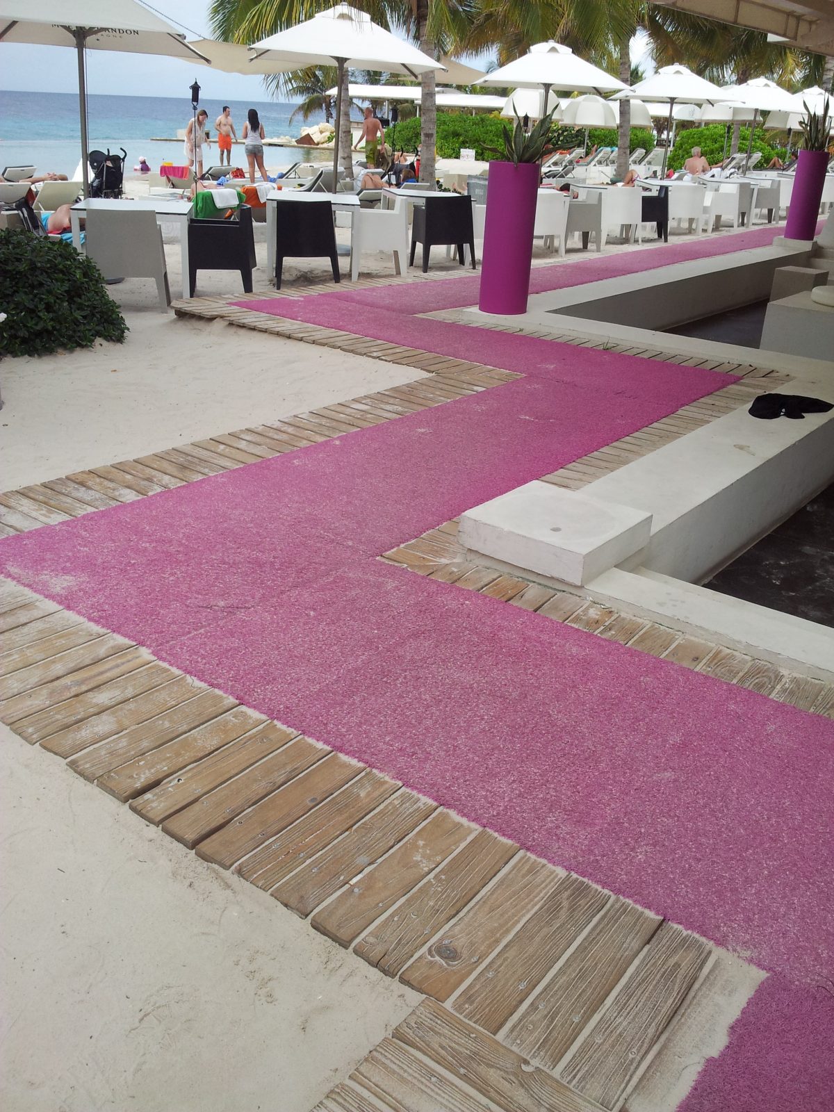 Gekleurd Kunstgras Trendy roze sfeer Curacao