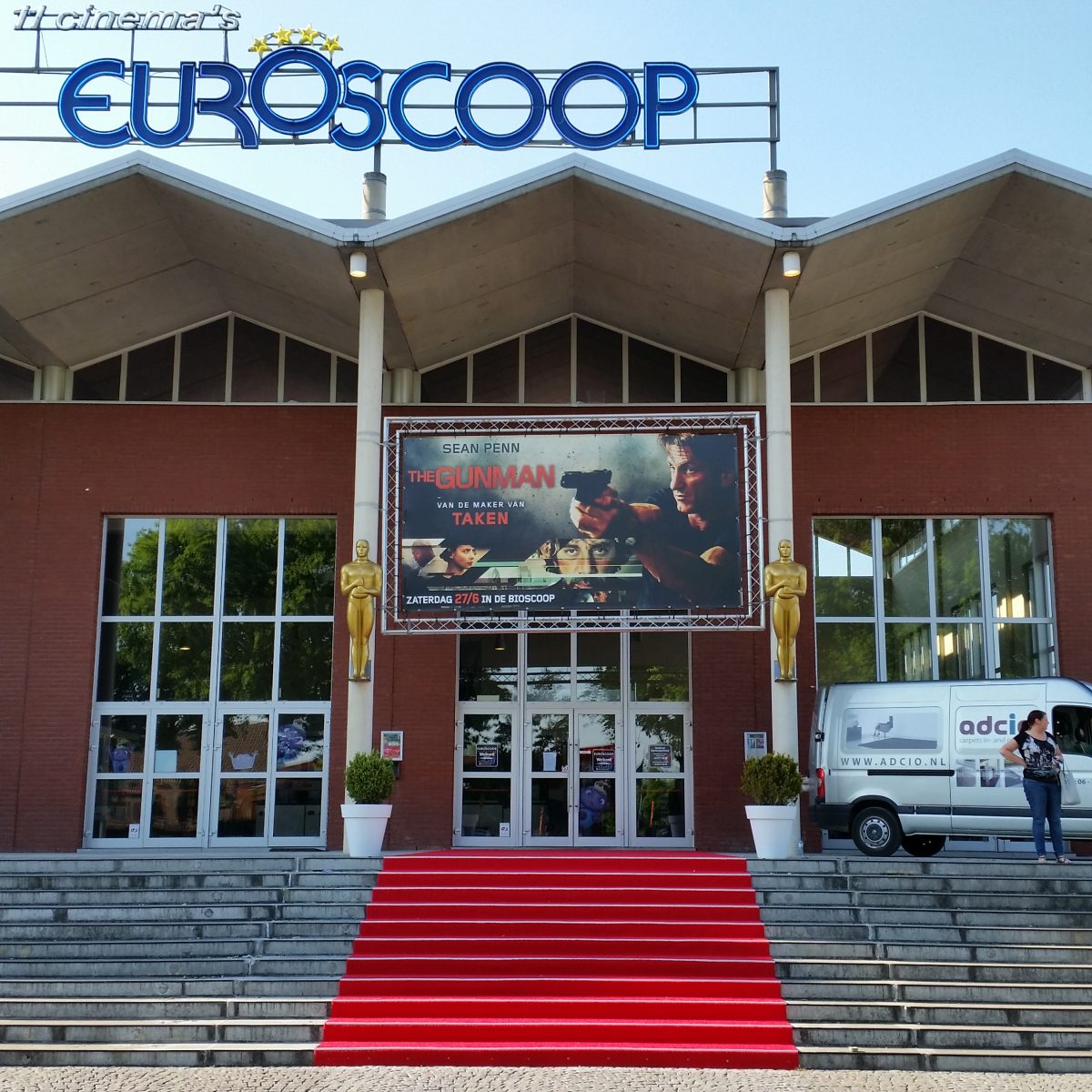 Gekleurd kunstgras Invention rood sfeer Euroscoop