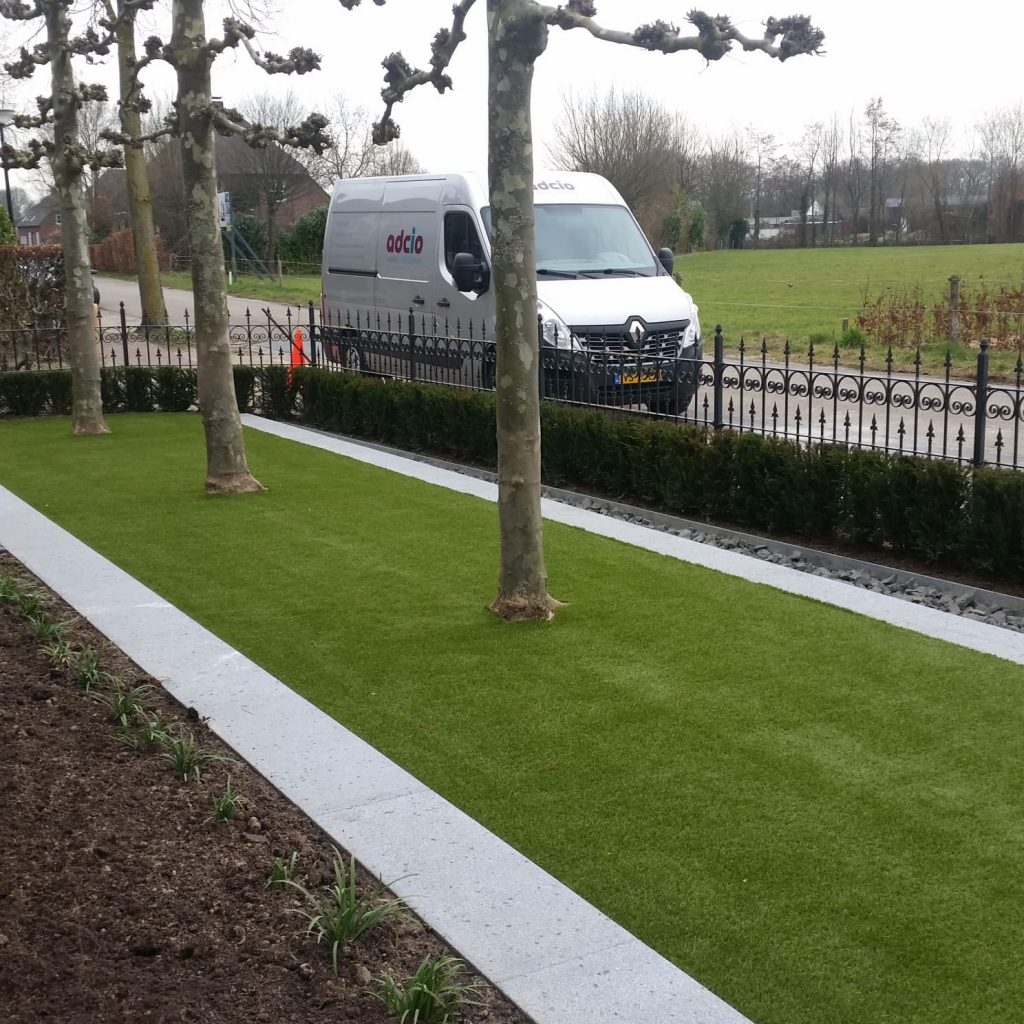 Kunstgras en bus van adcio