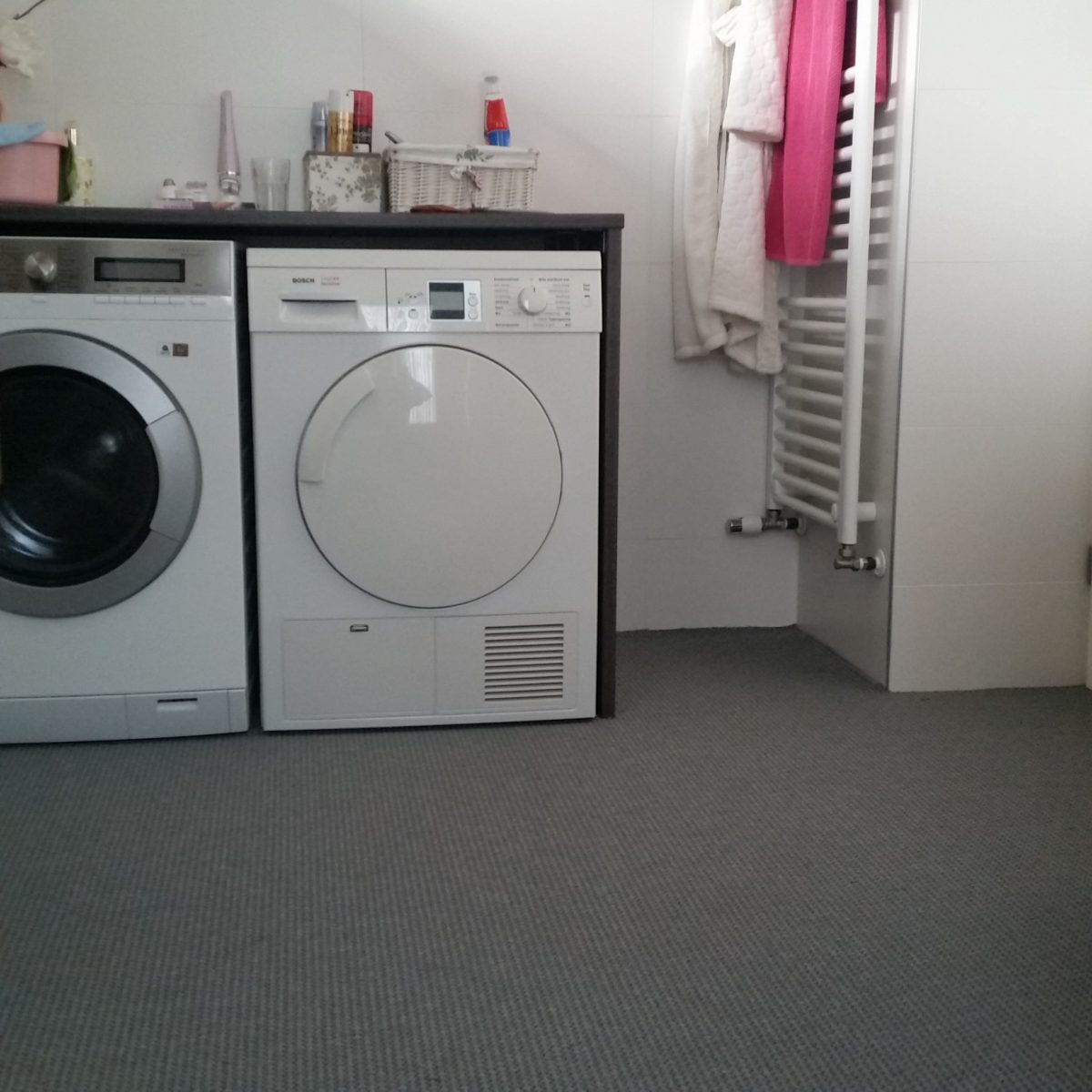 badkamer tapijt grijs foto 3