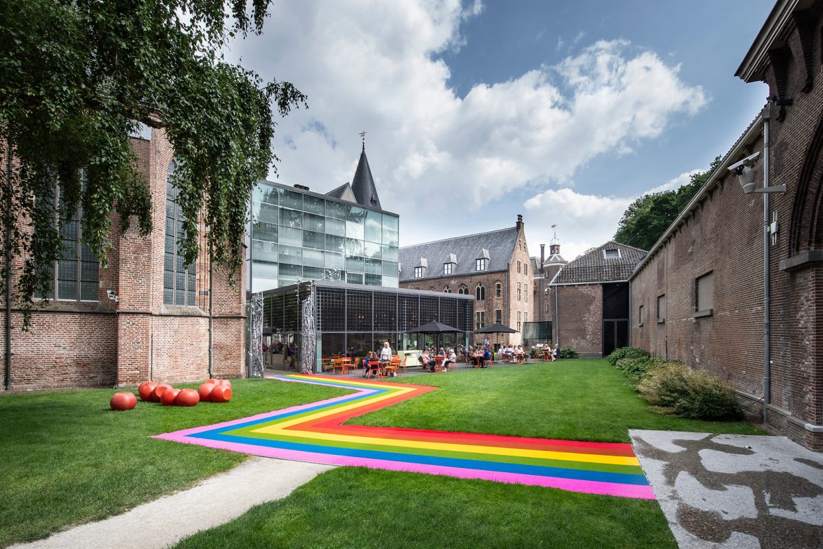 regenboogzebra 2 hires 1200x800 - Reststuk regenboog buitentapijt/loper